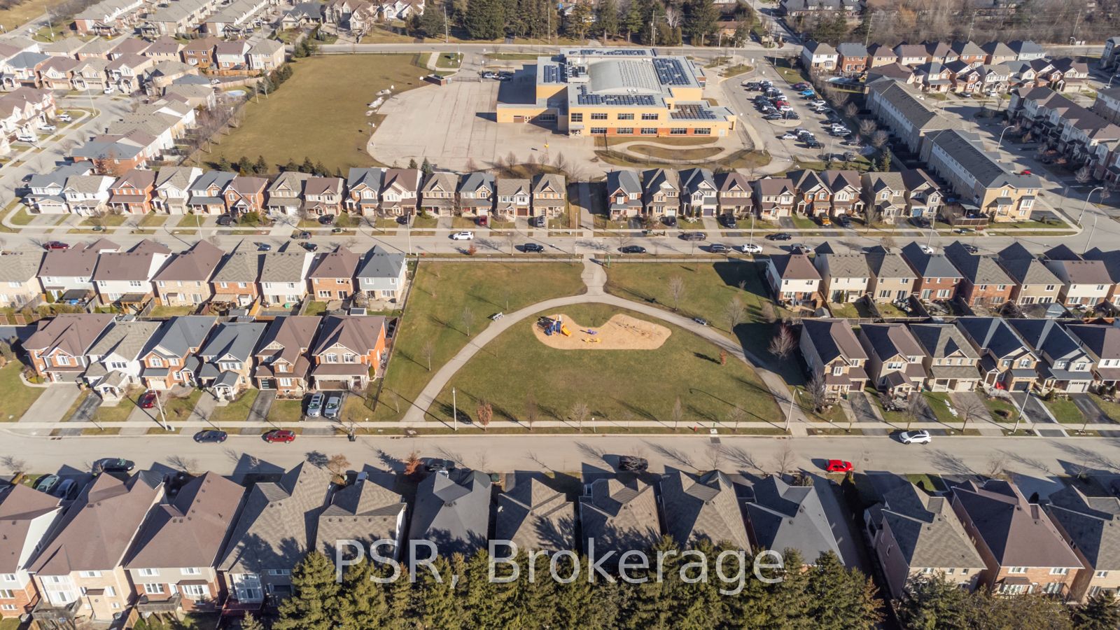 77 Peer Crt