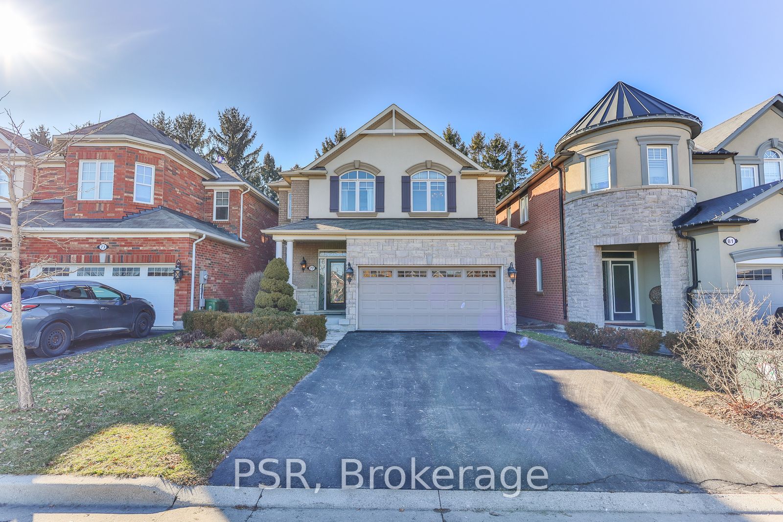 77 Peer Crt