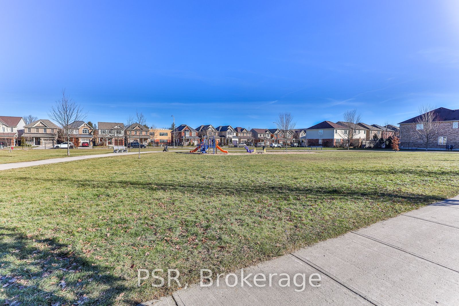 77 Peer Crt
