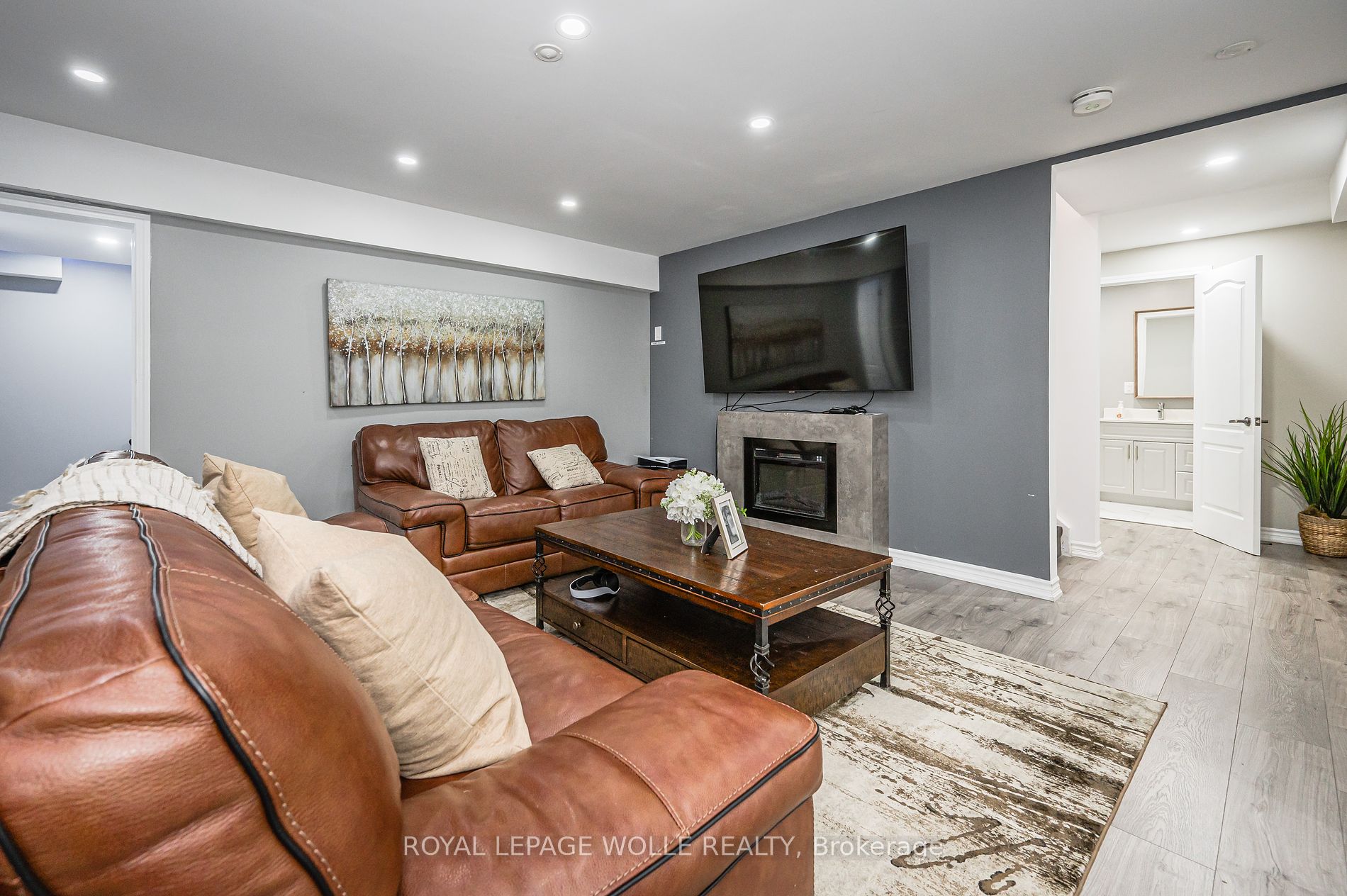 751 Wood Lily Street E