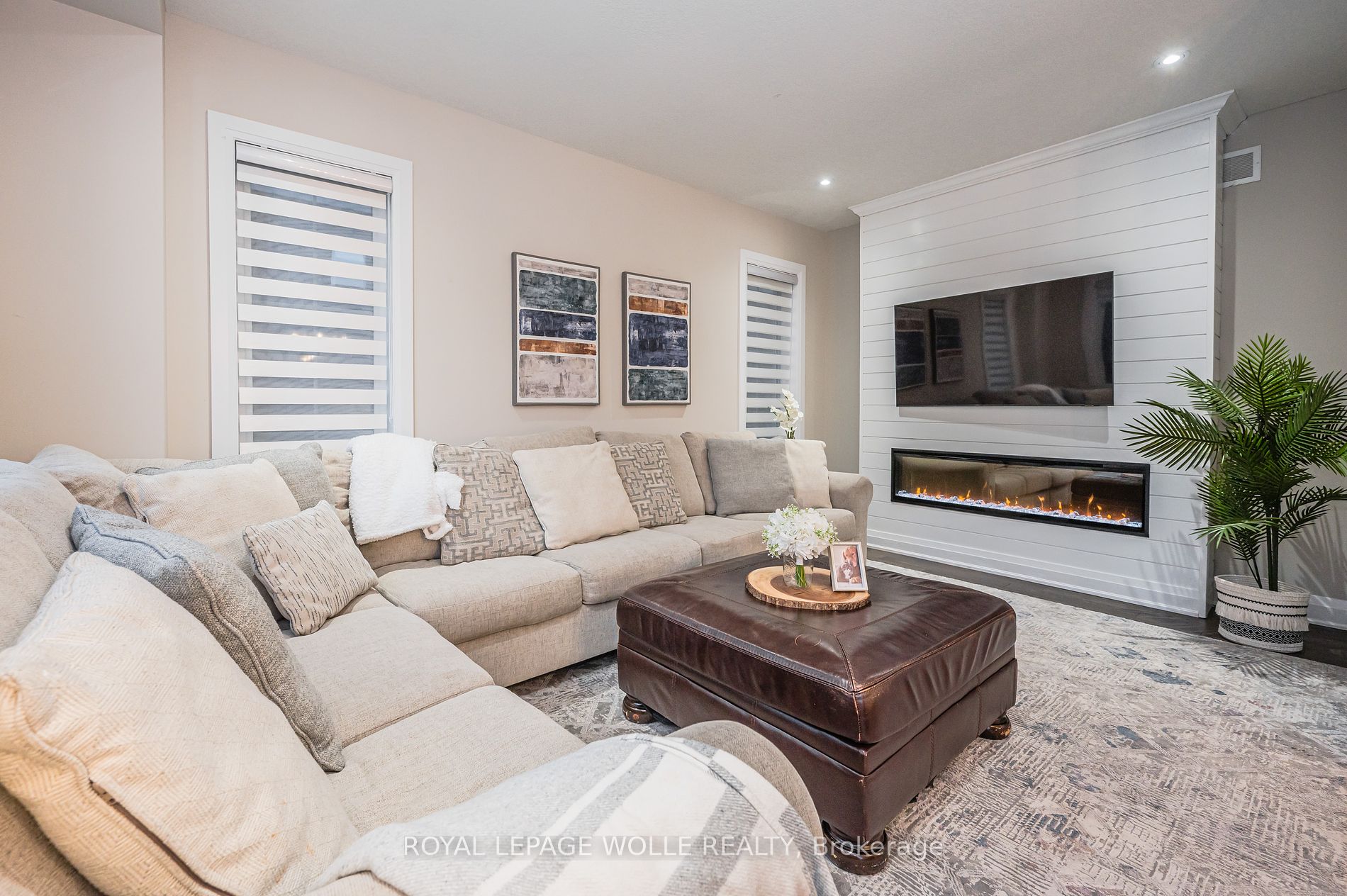 751 Wood Lily Street E