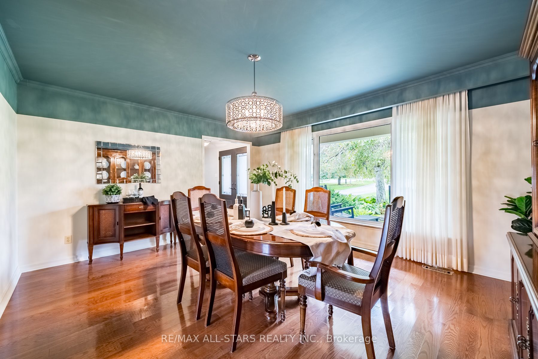 63 Robinglade Avenue