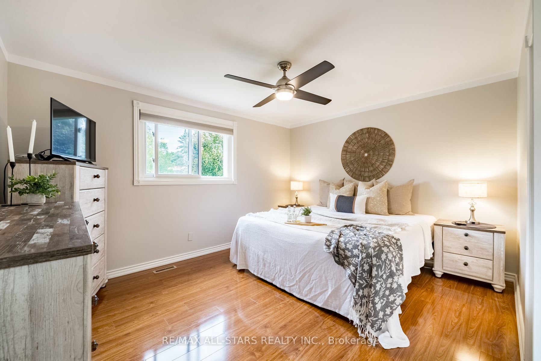 63 Robinglade Avenue