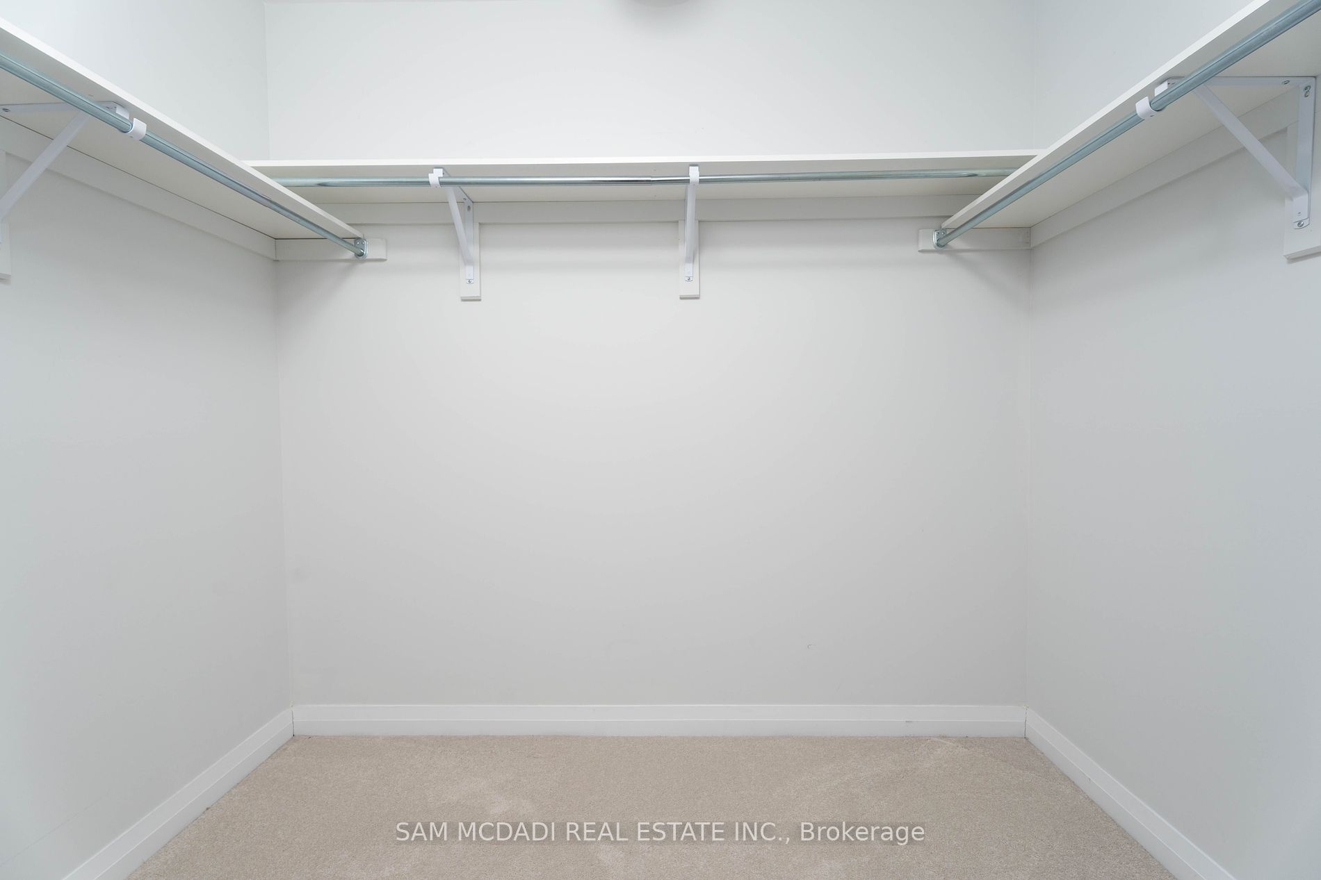 858 Sobeski Ave