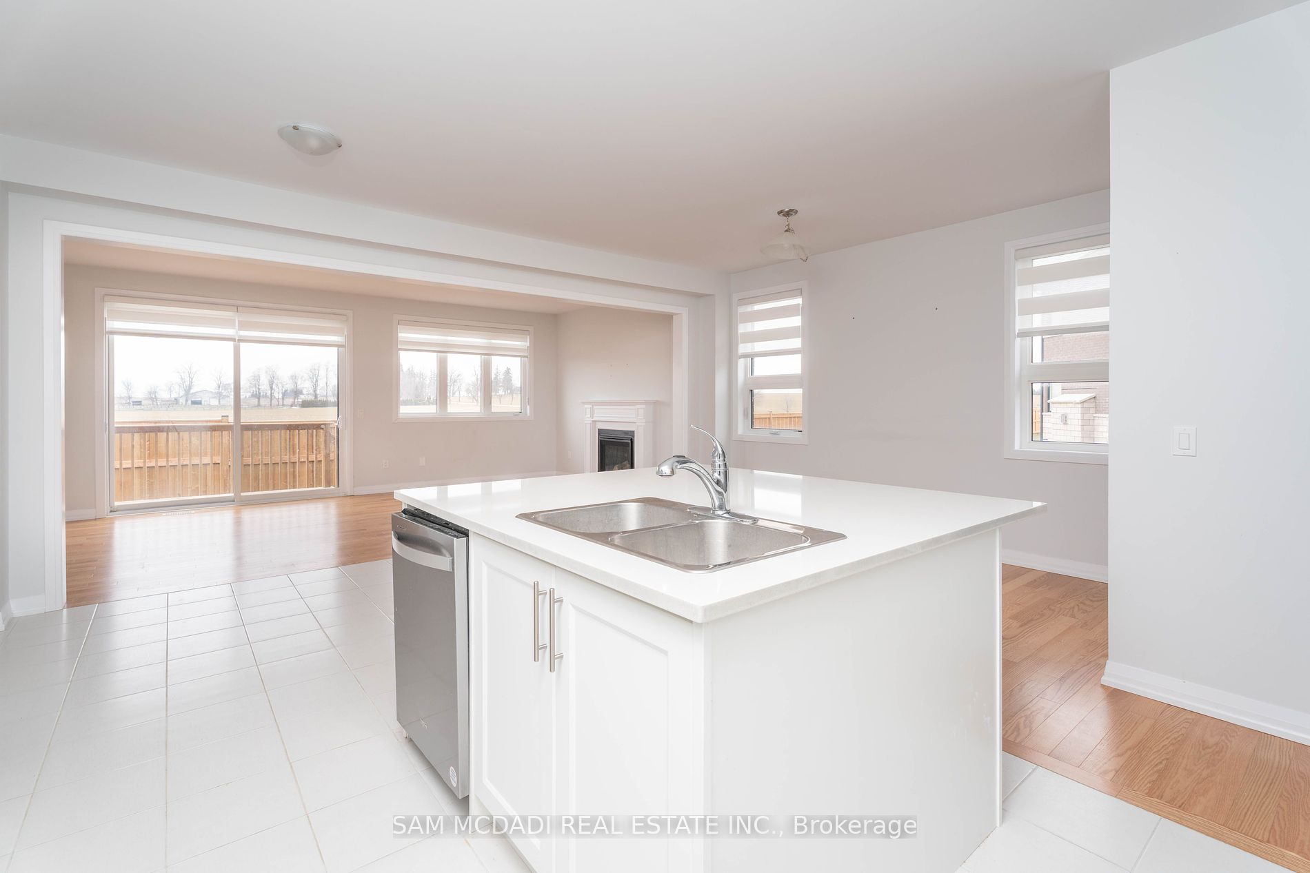 858 Sobeski Ave