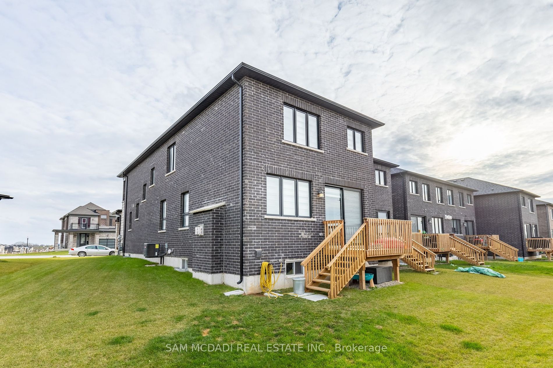 858 Sobeski Ave