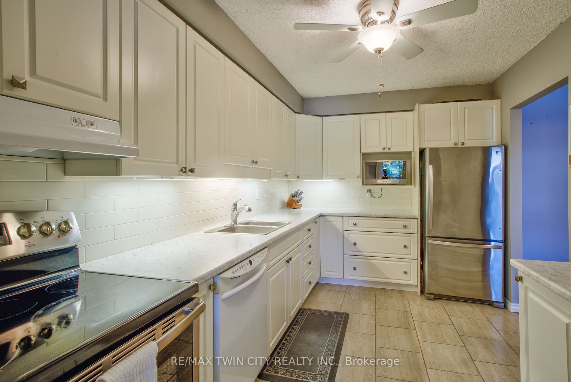 944 Caledonian View, #402