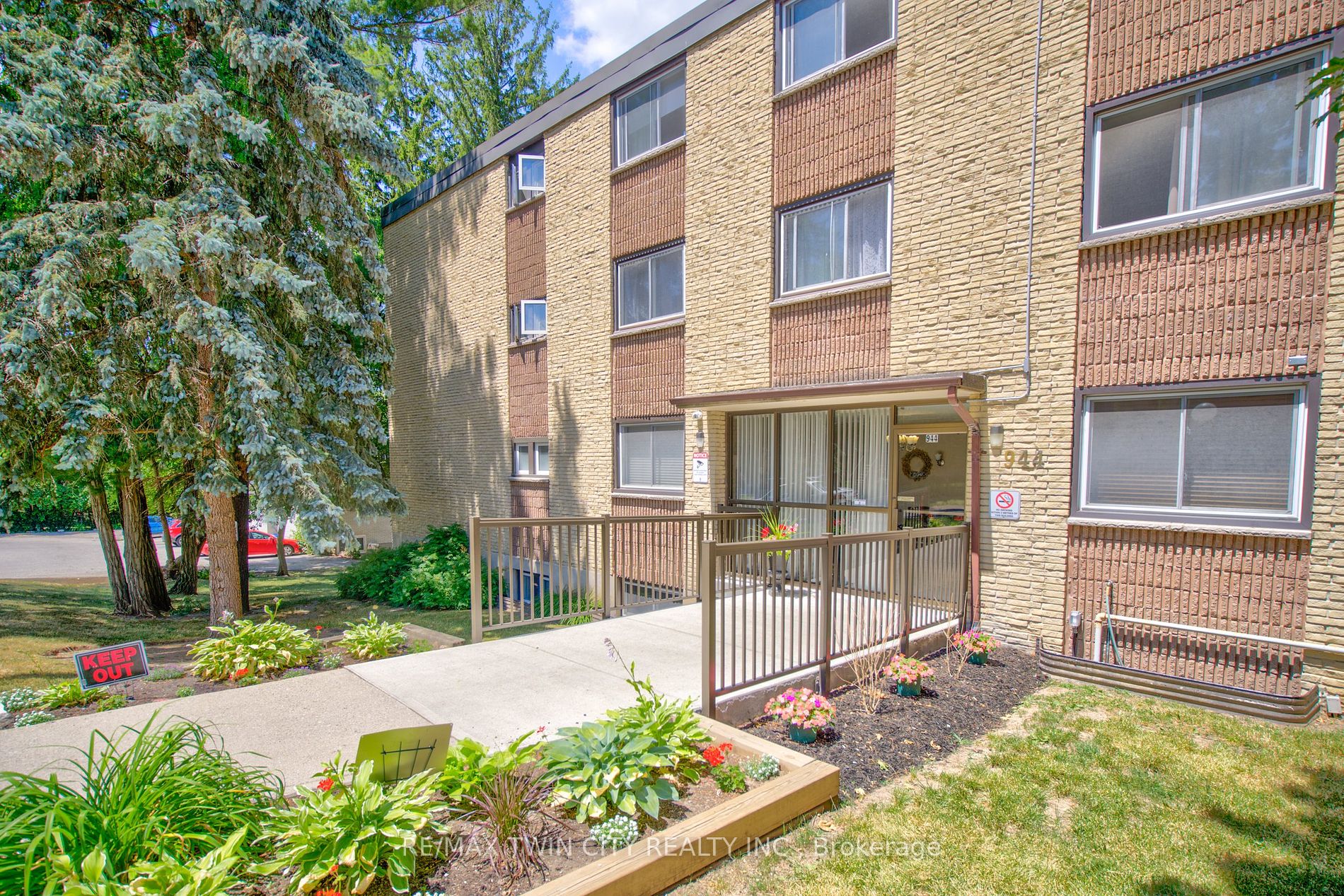 944 Caledonian View, #402