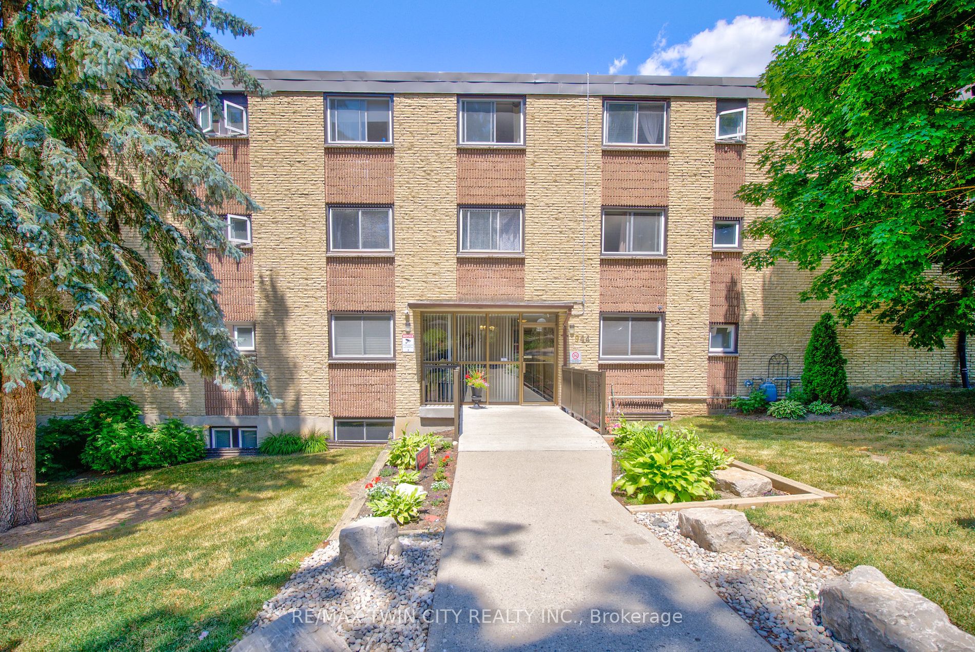 944 Caledonian View, #402