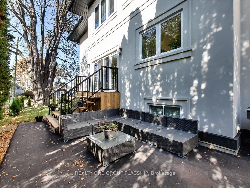 22 Lake Street