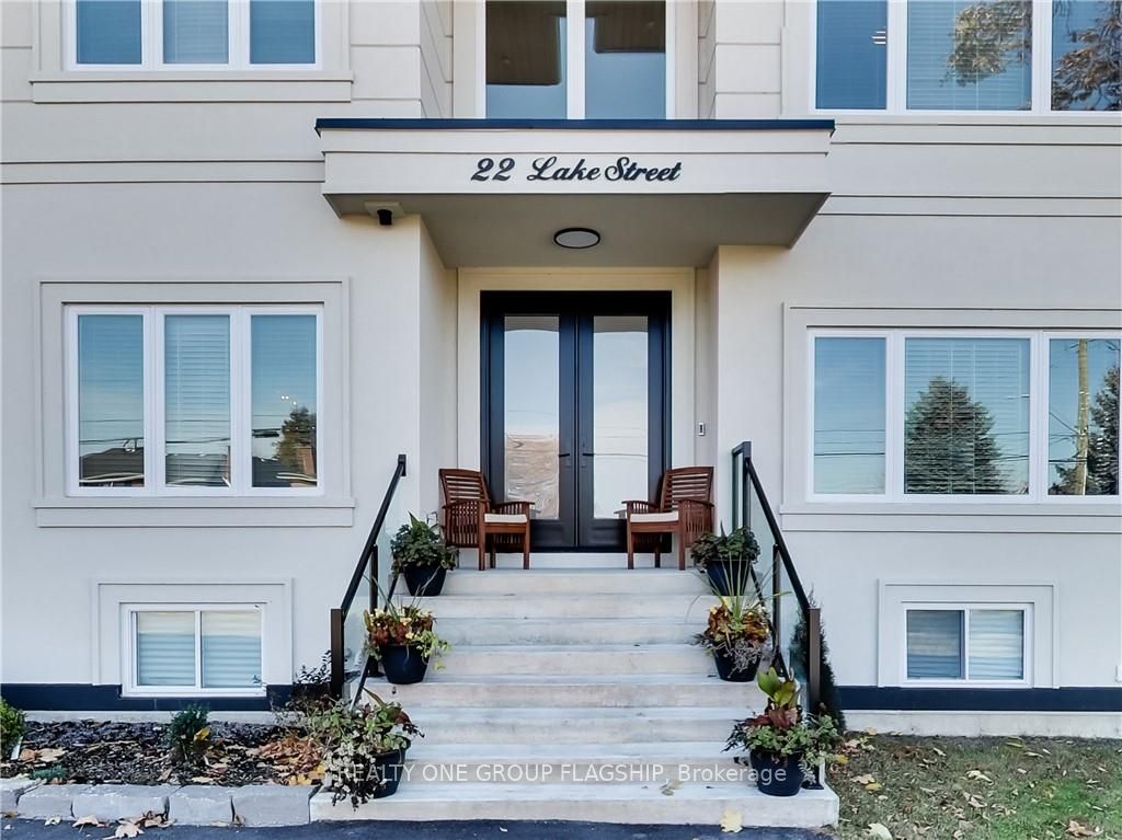22 Lake Street