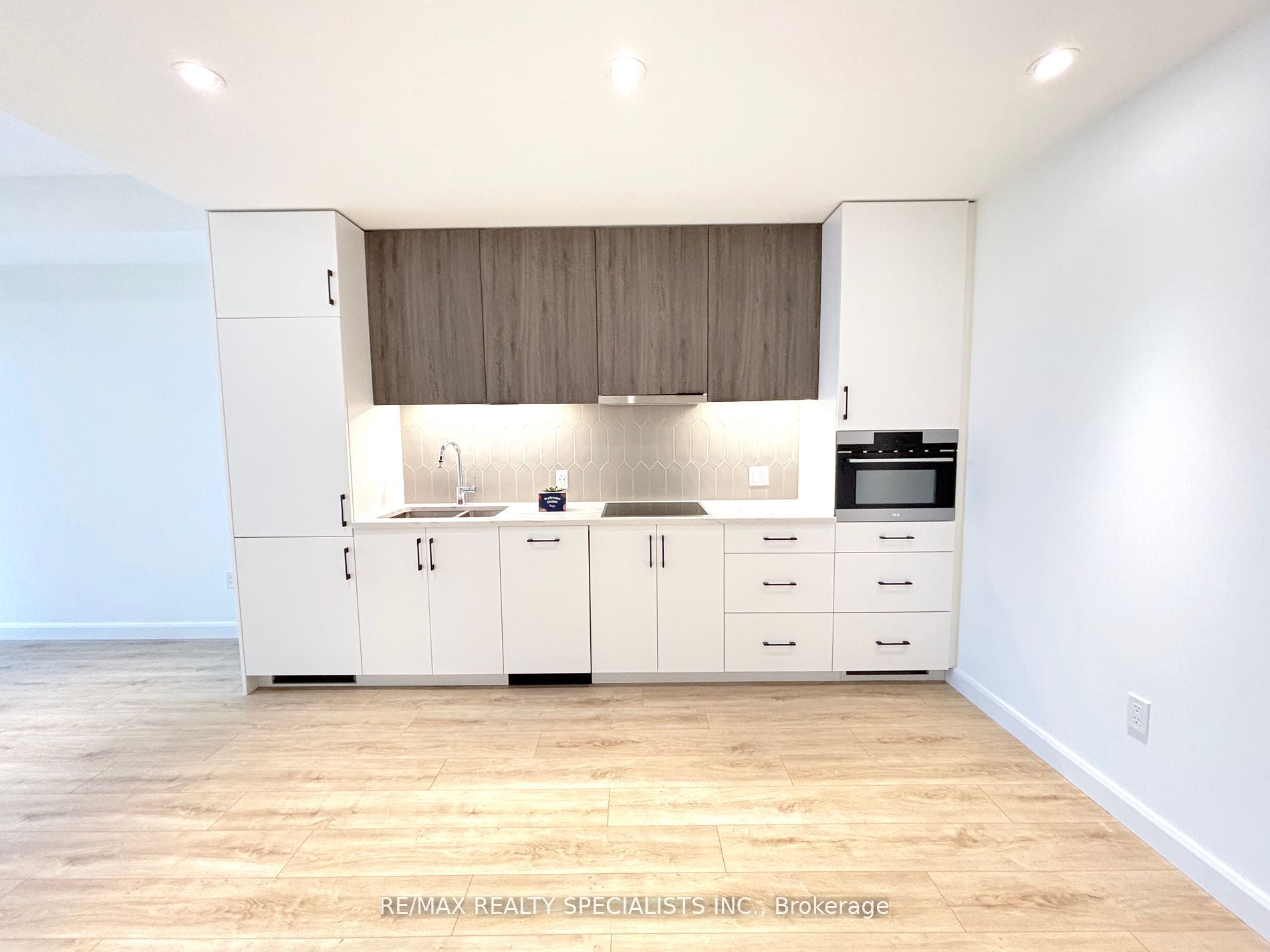 741 King Street W #706