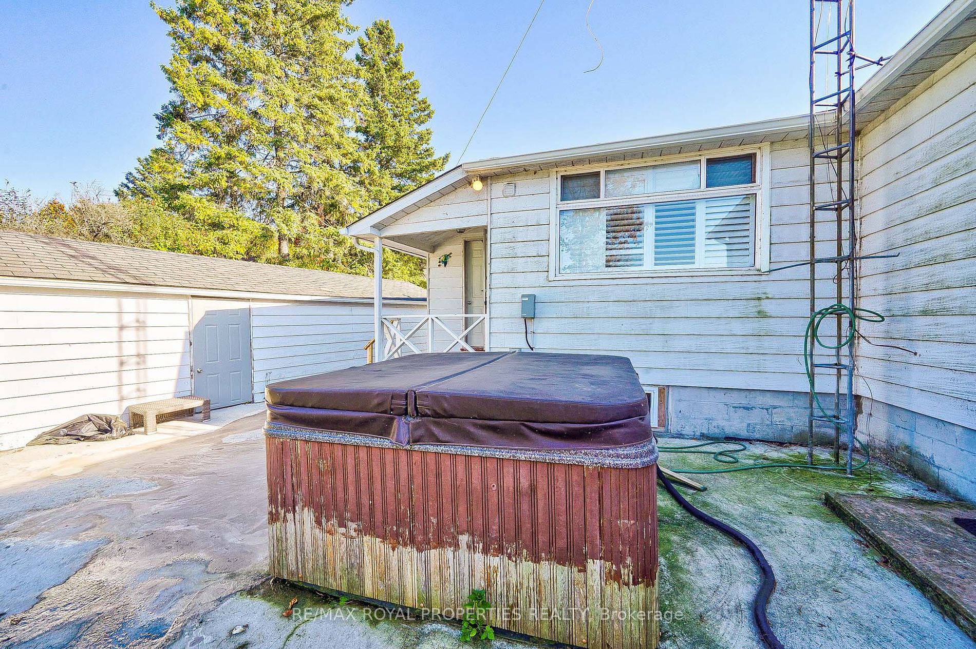 5 Robinson Avenue