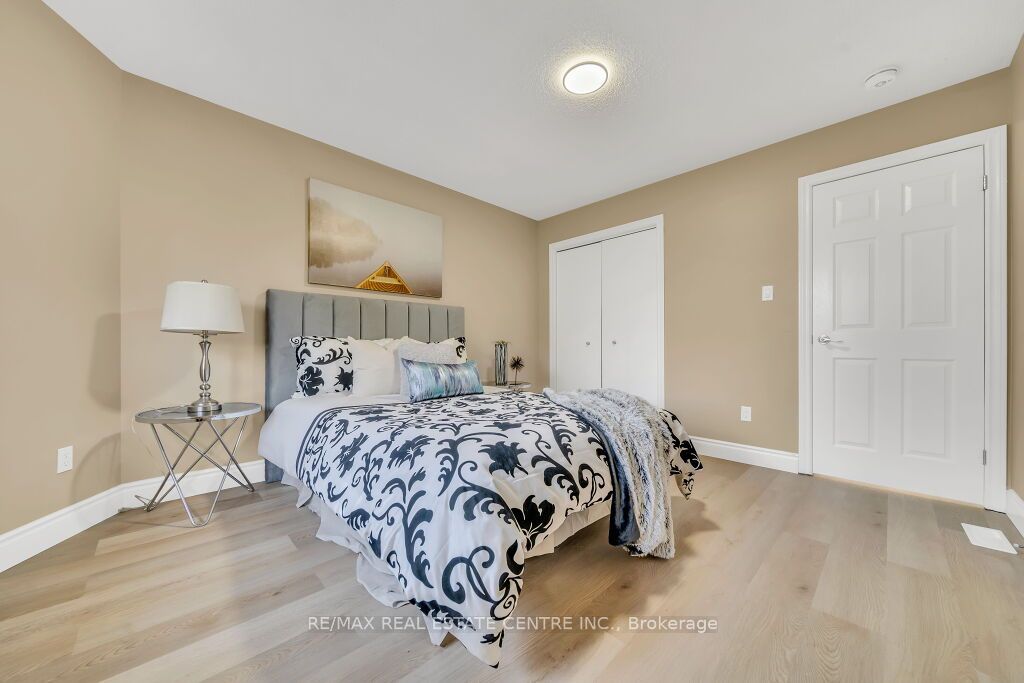 29 Kortright Road E