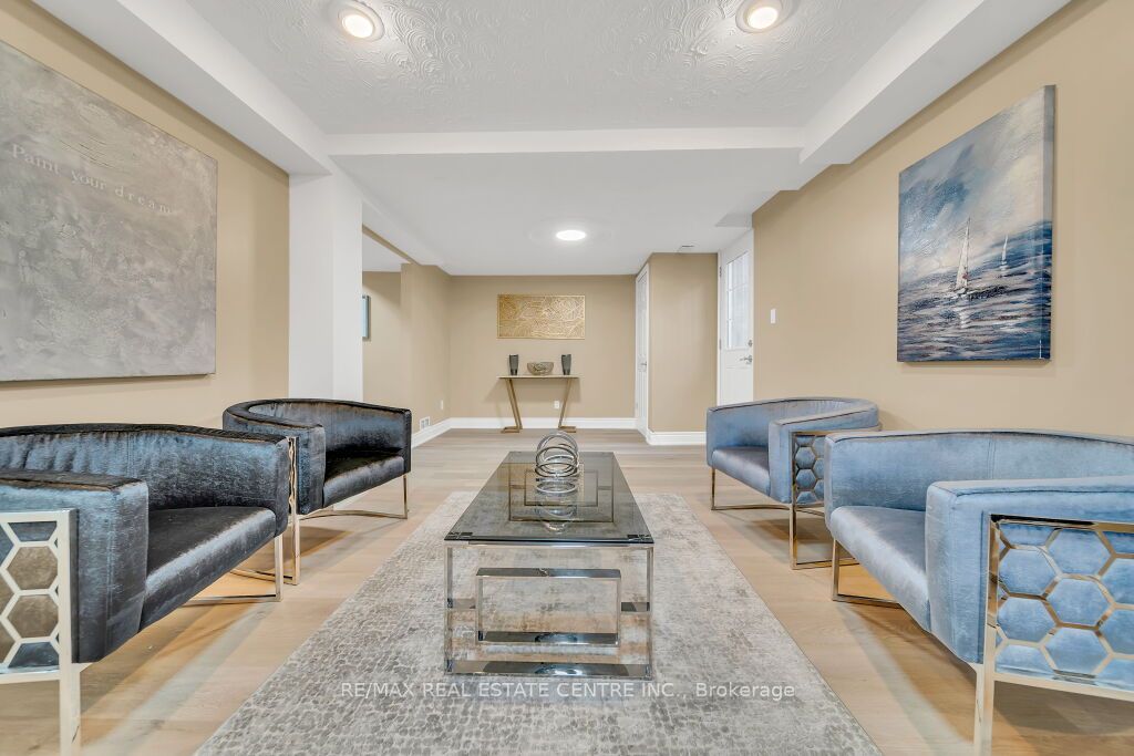 29 Kortright Road E