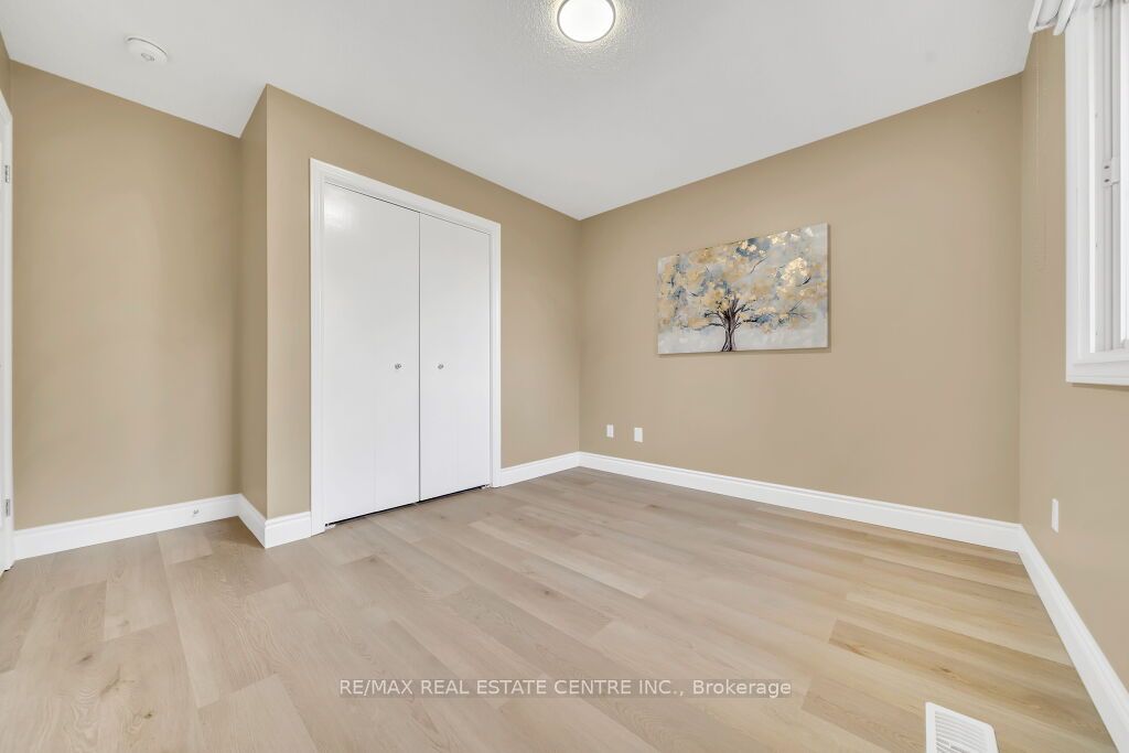 29 Kortright Road E