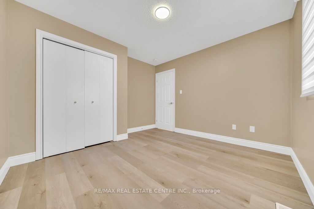 29 Kortright Road E