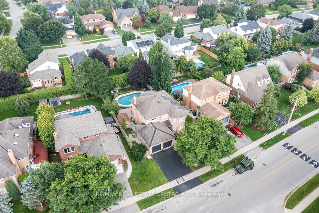 29 Kortright Road E