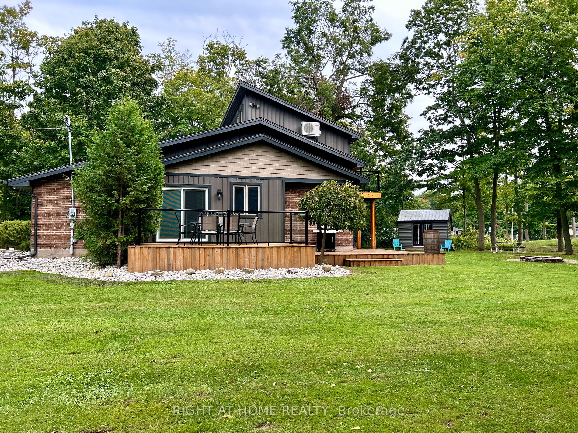 4905 Mapleview Crescent