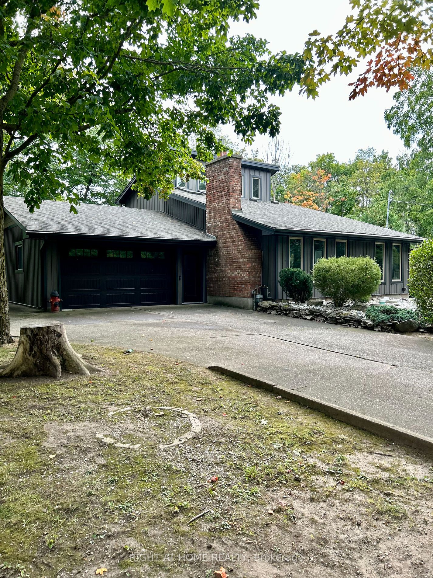 4905 Mapleview Crescent