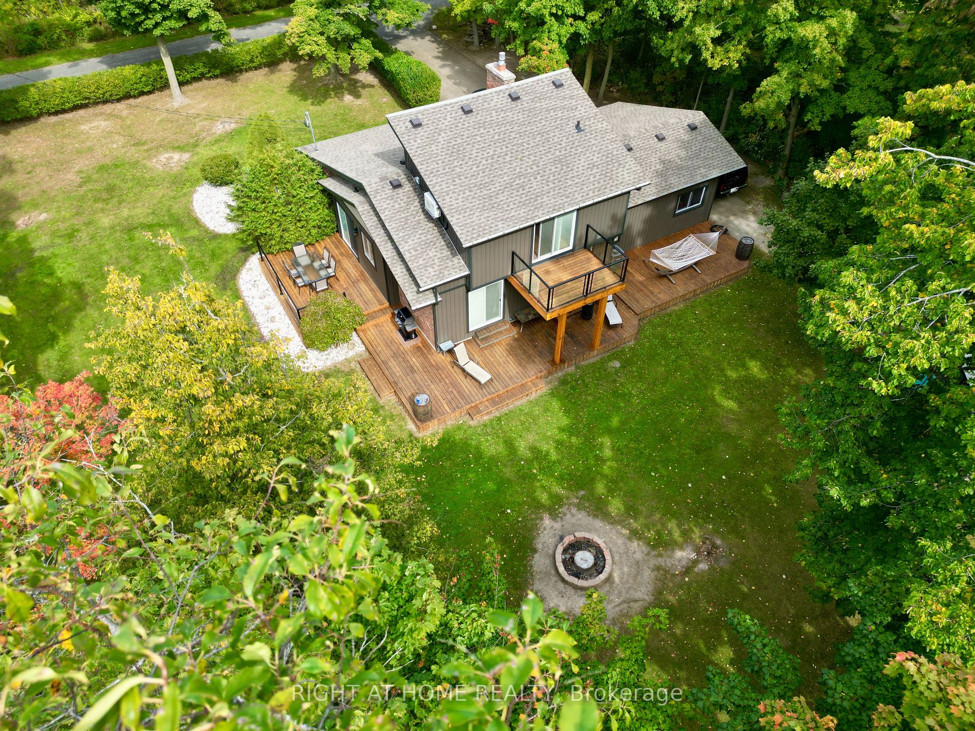 4905 Mapleview Crescent
