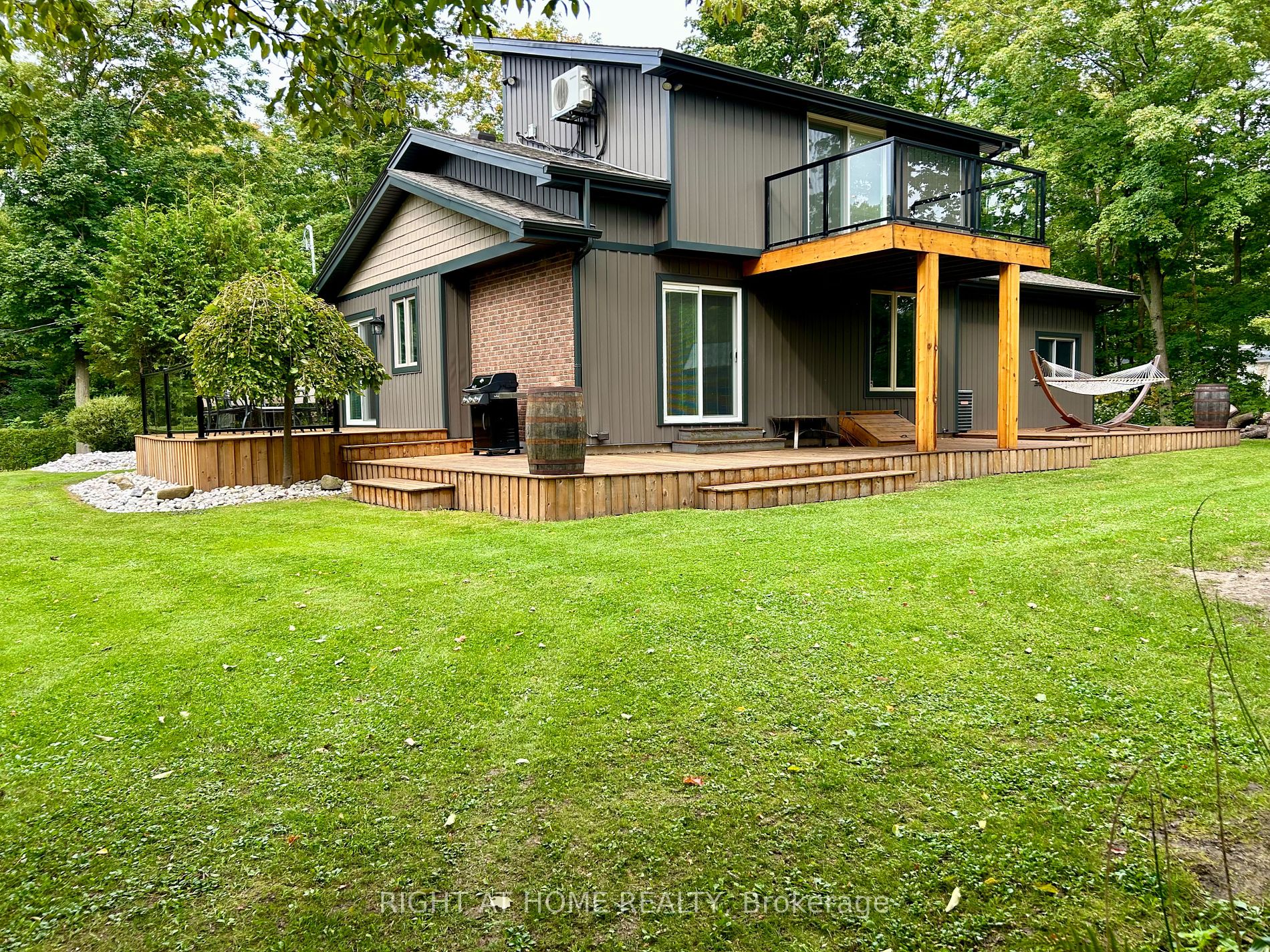 4905 Mapleview Crescent
