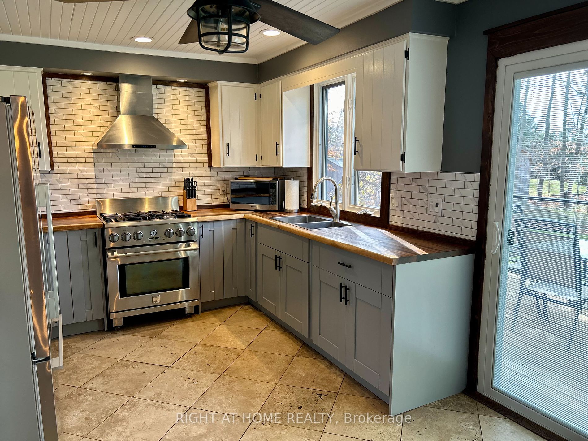 4905 Mapleview Crescent