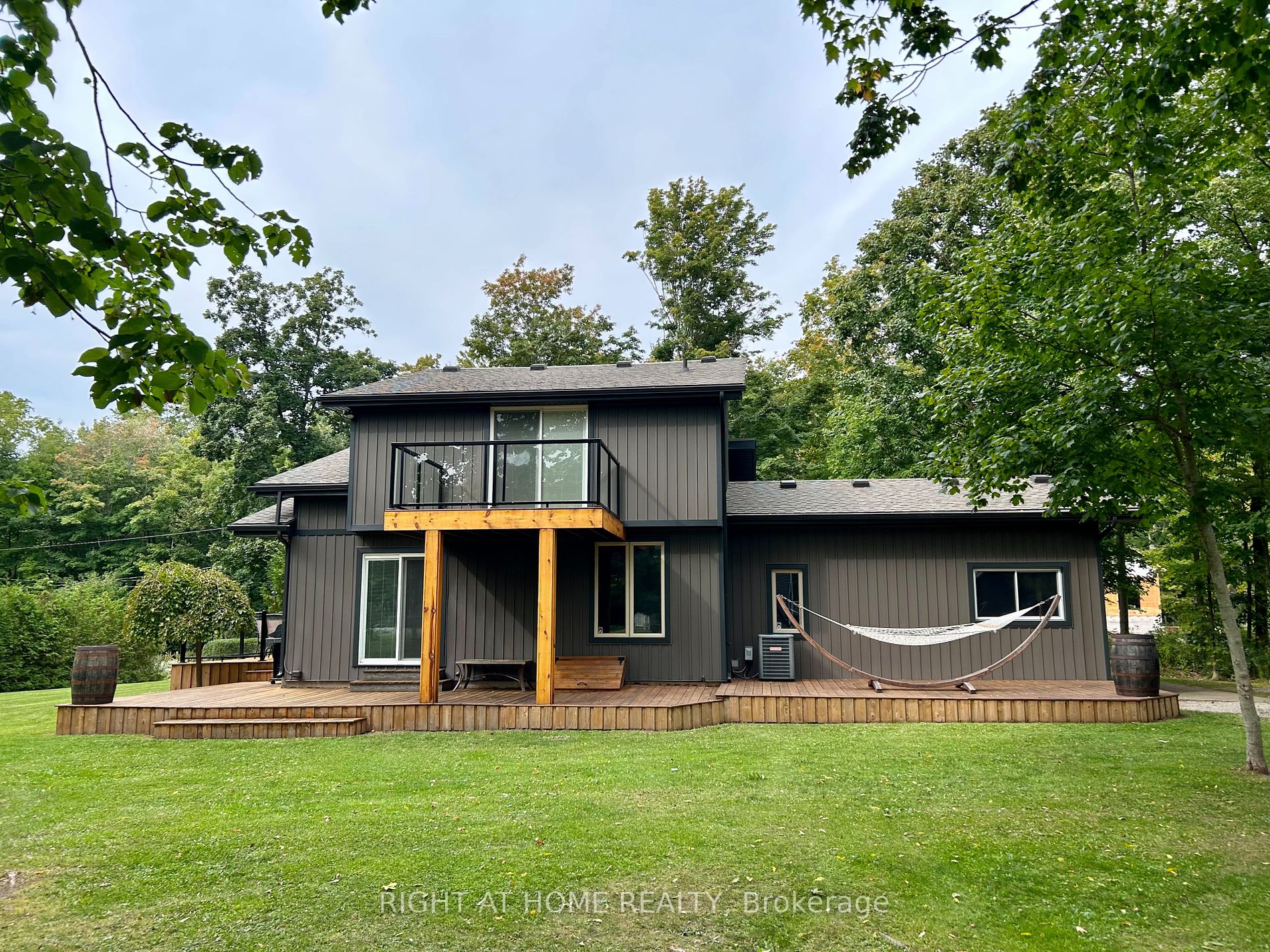 4905 Mapleview Crescent