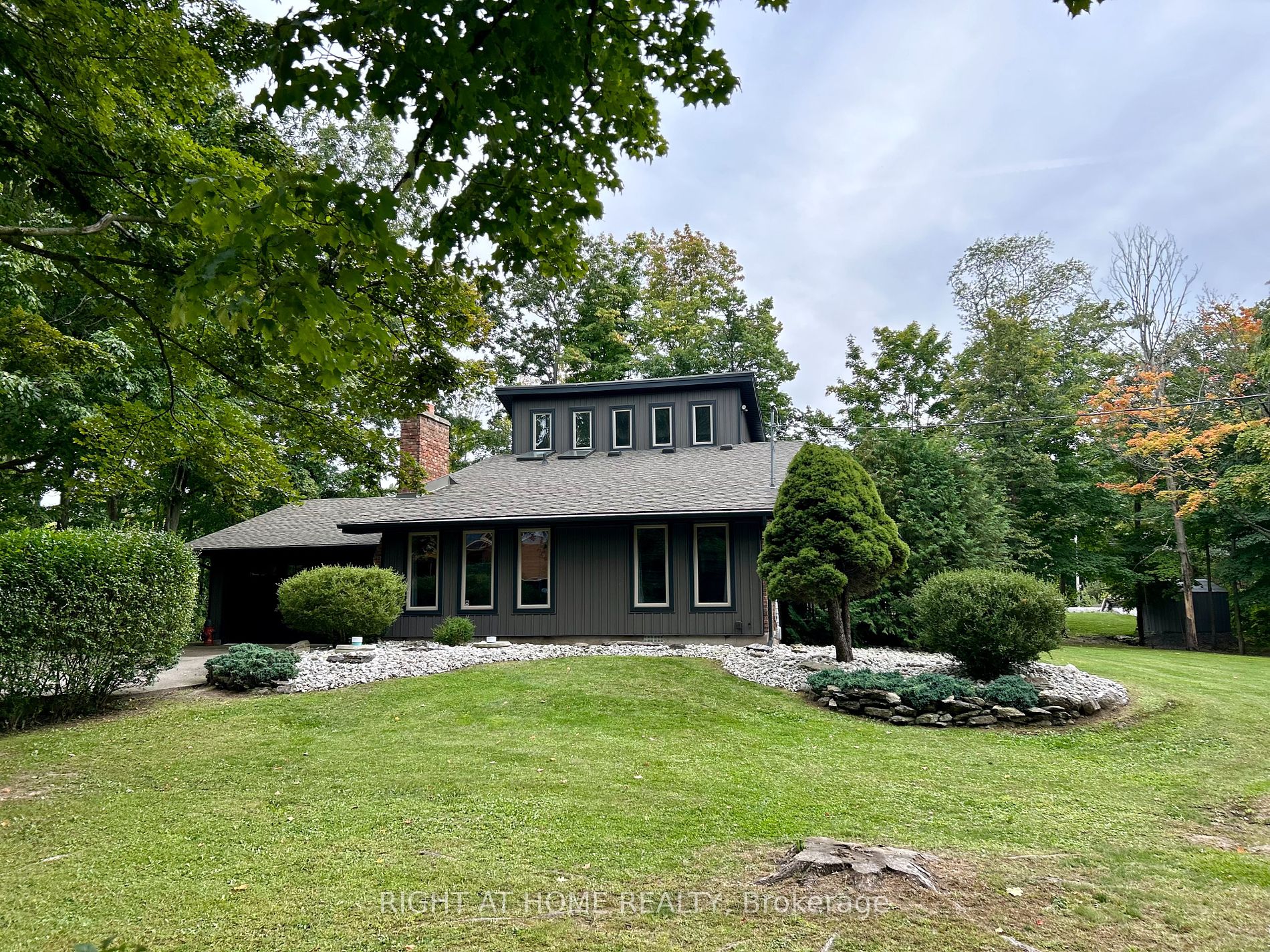 4905 Mapleview Crescent