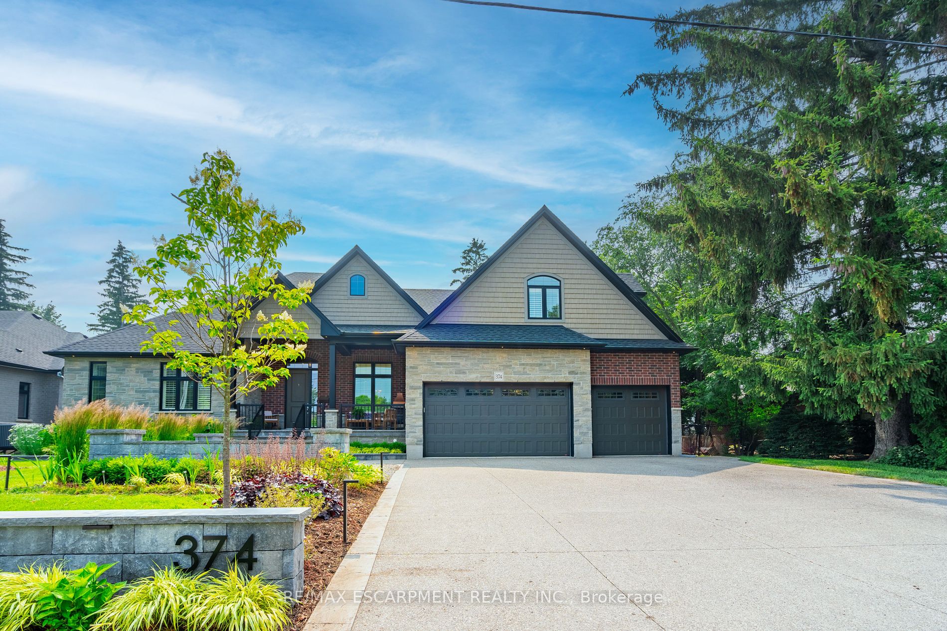 374 Woodworth Drive W