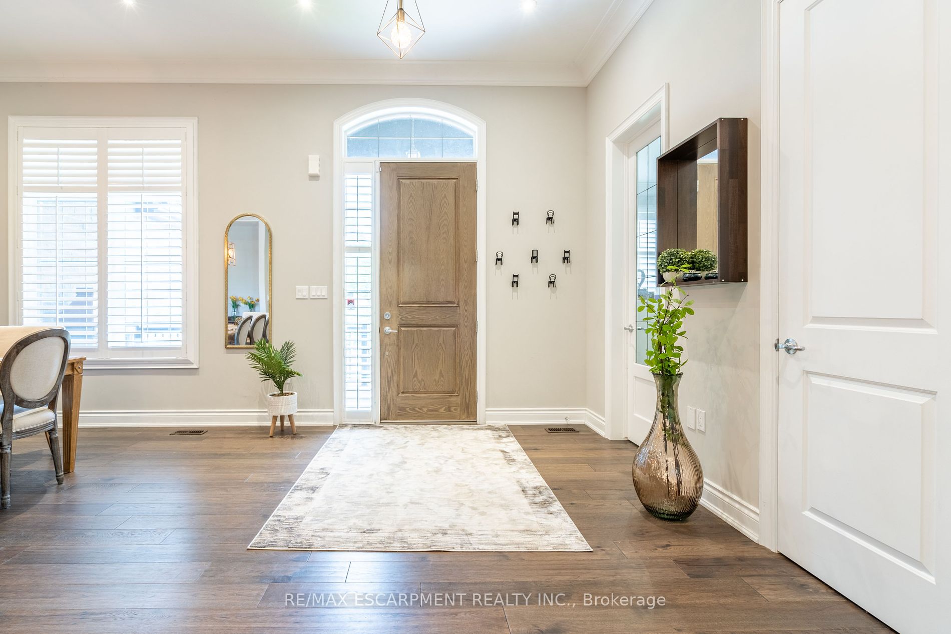 374 Woodworth Drive W