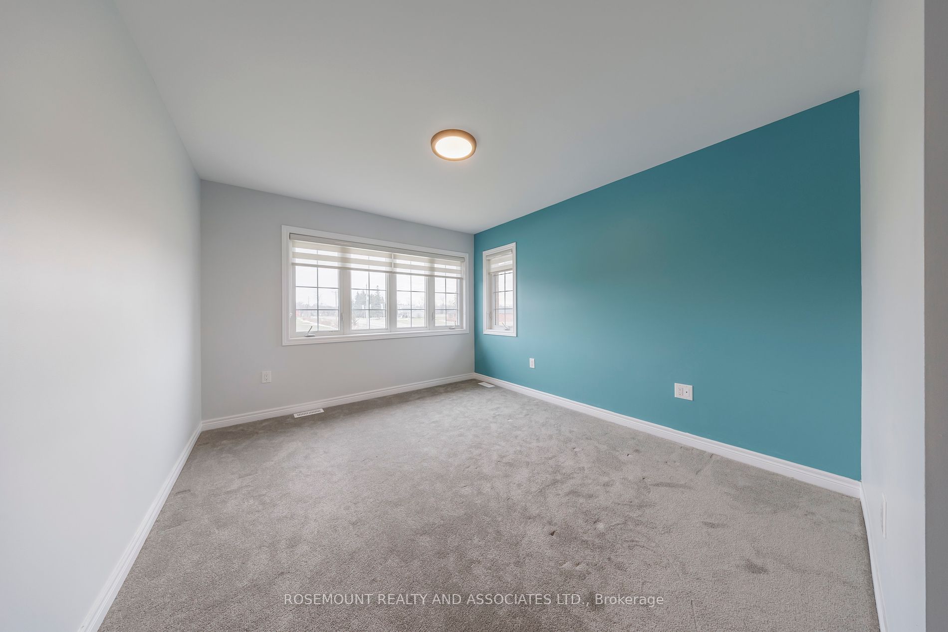 2 Summer Breeze Dr