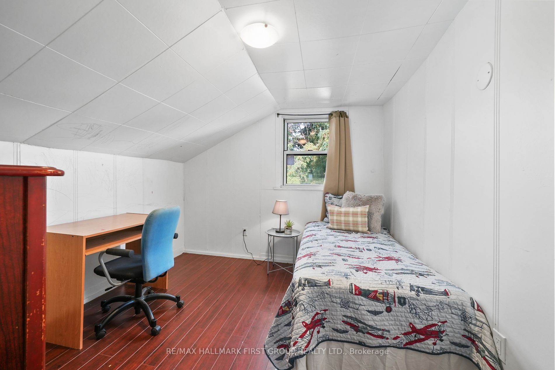 267 University Ave W