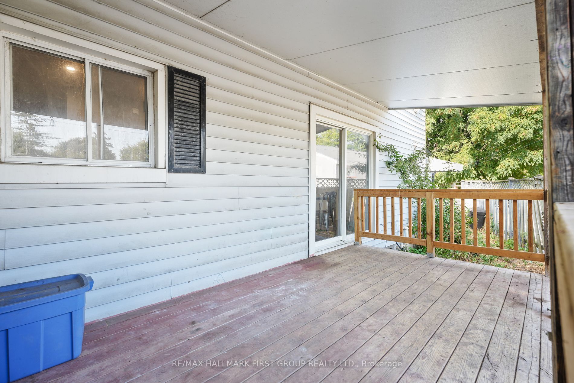 267 University Ave W