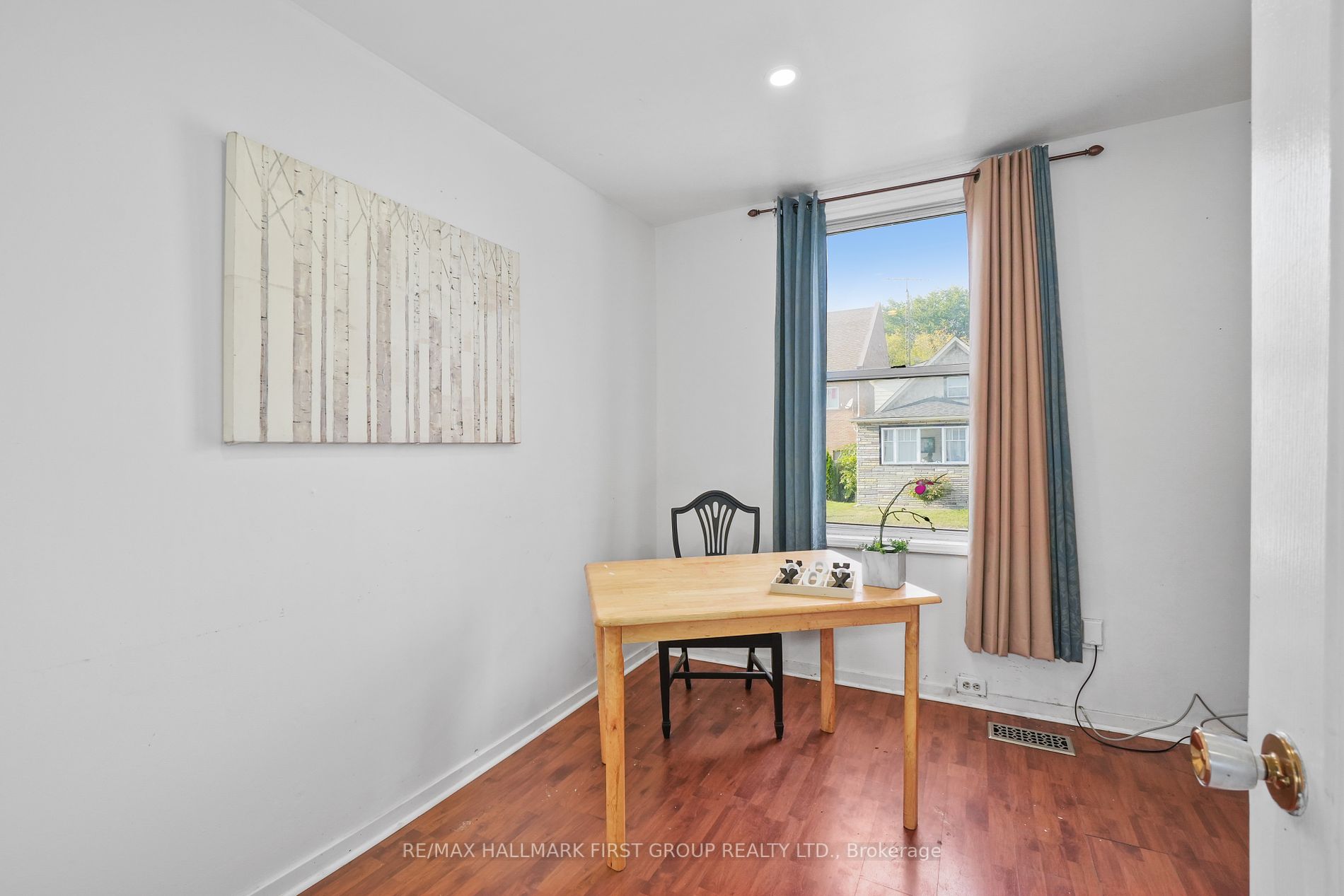 267 University Ave W