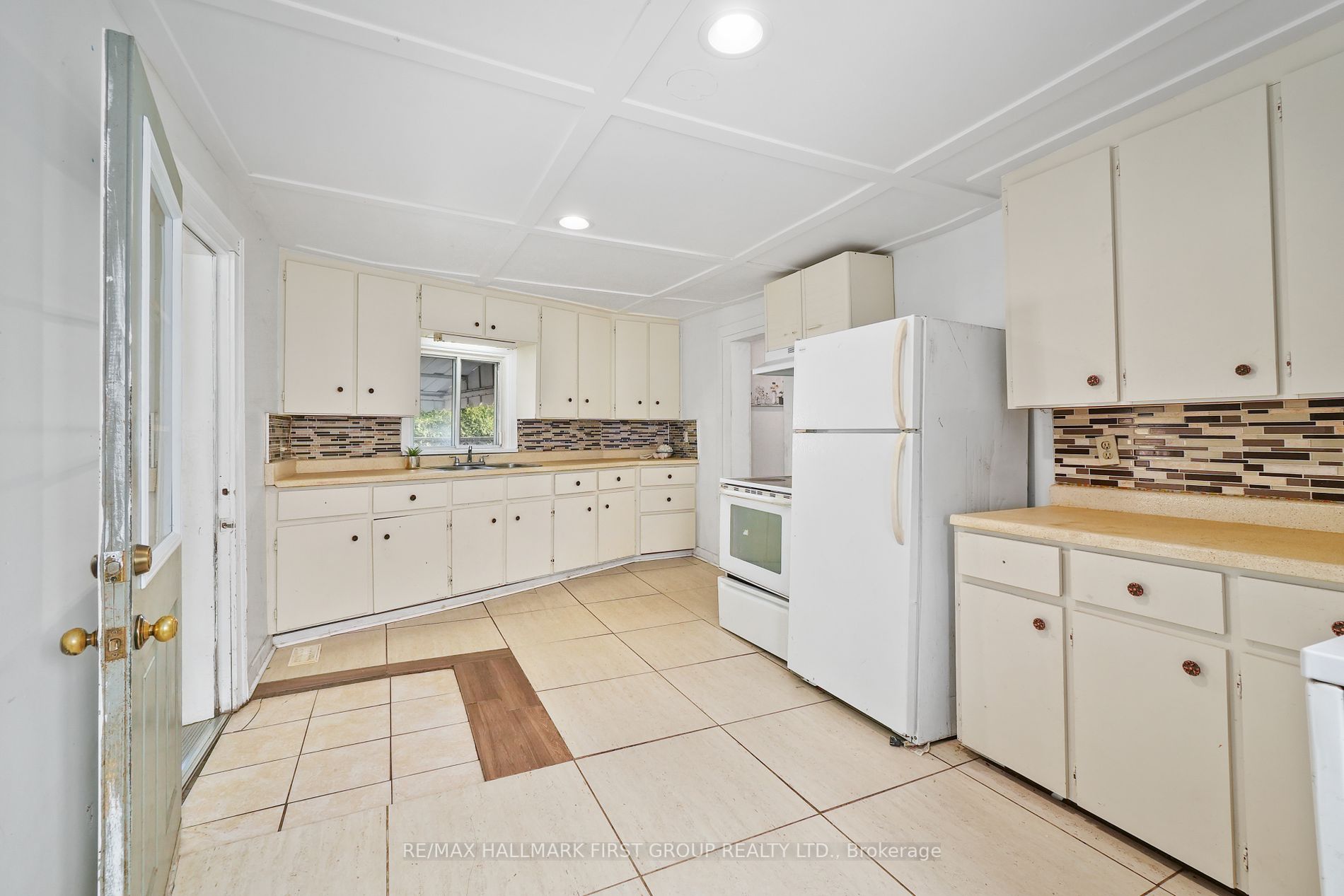 267 University Ave W