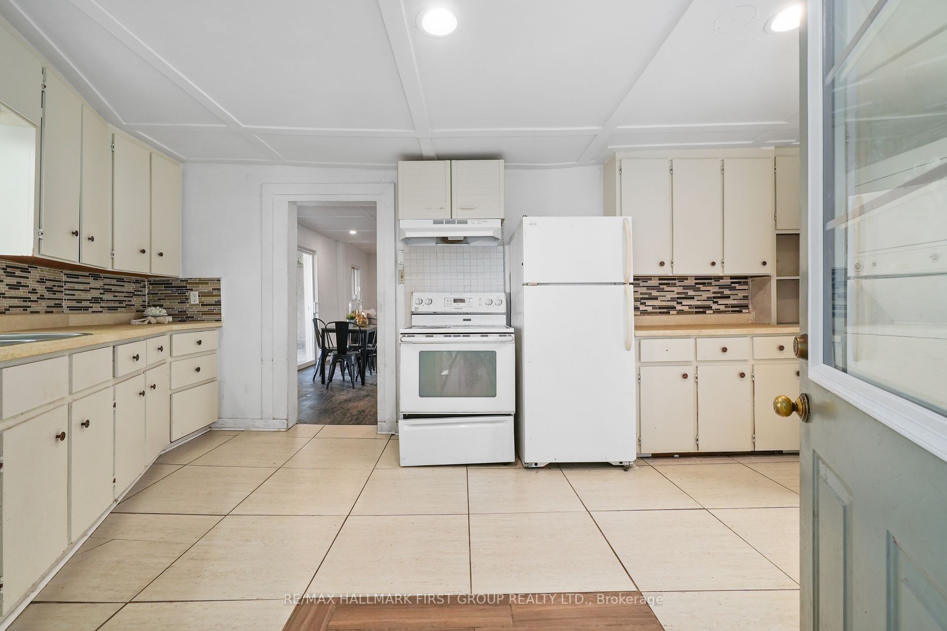 267 University Ave W