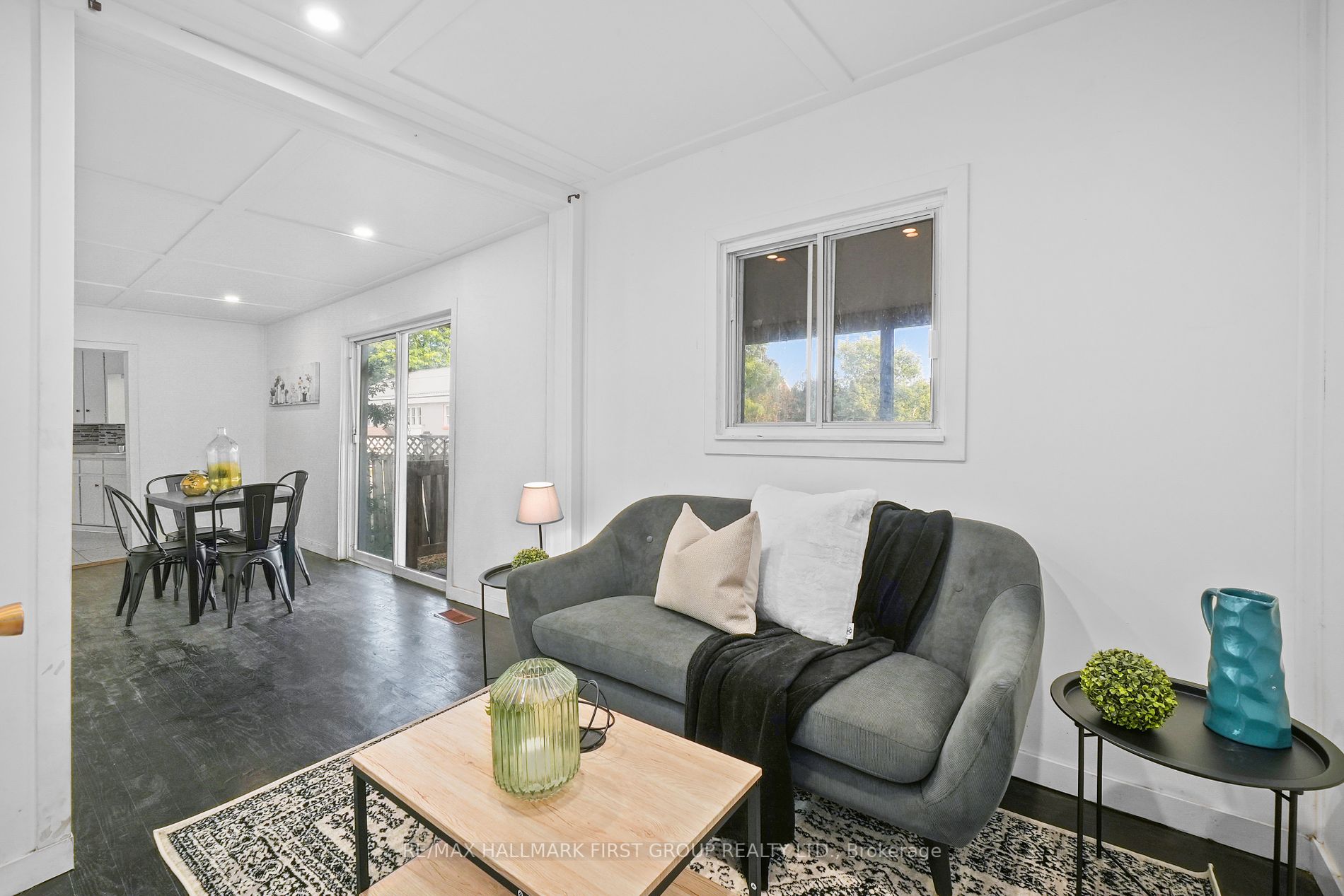 267 University Ave W
