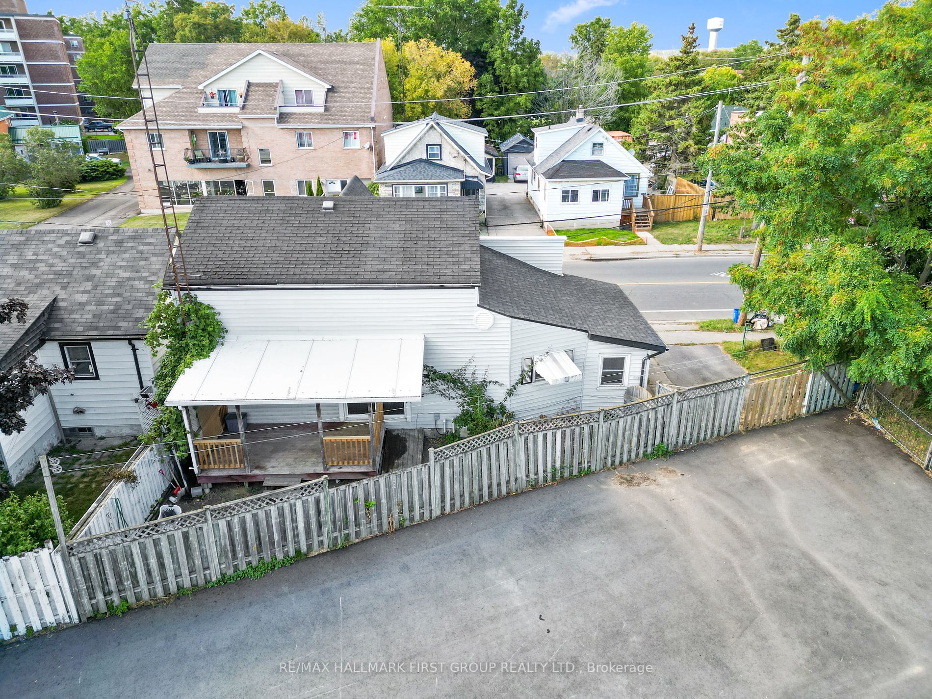 267 University Ave W