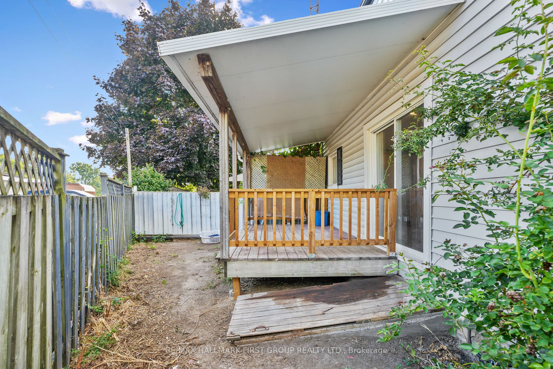 267 University Ave W