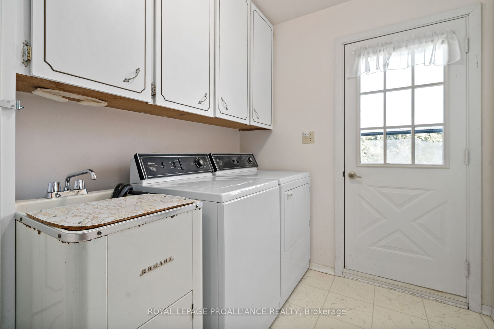 13 Howard Cres