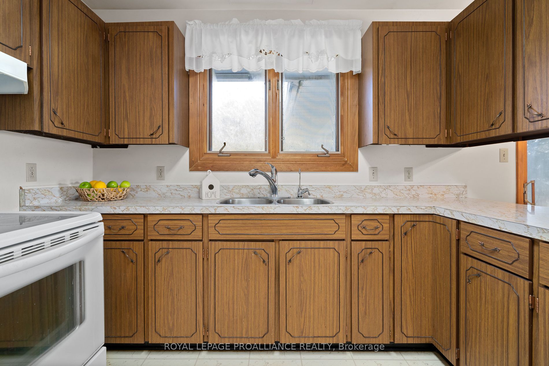 13 Howard Cres
