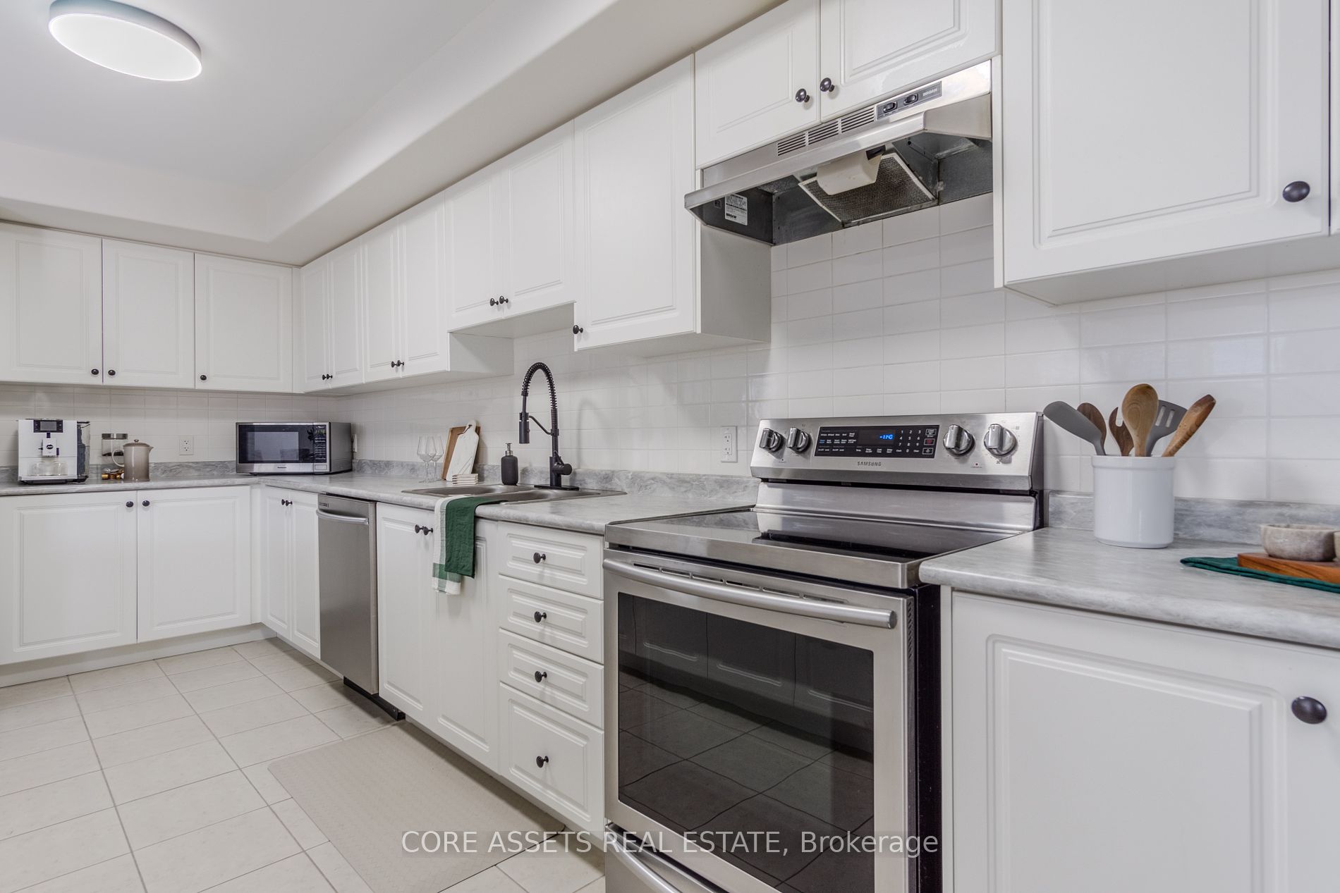 883 Broadway Boulevard