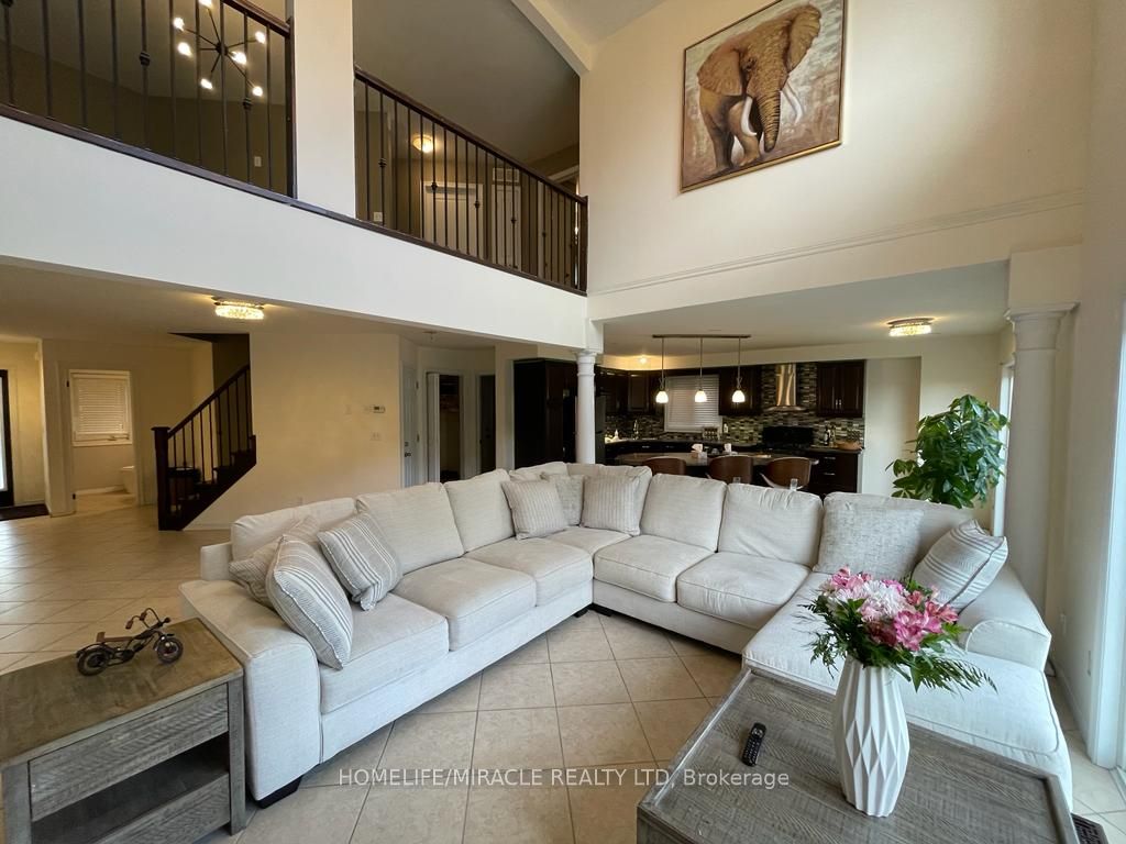 455 Champlain Avenue