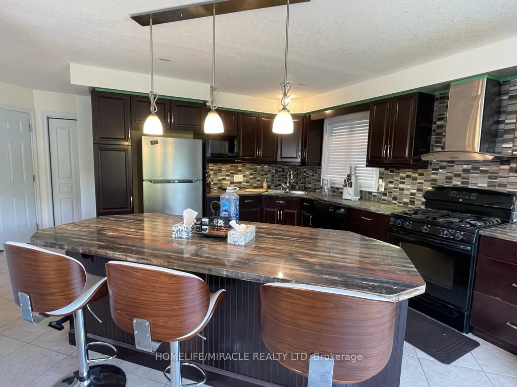 455 Champlain Avenue