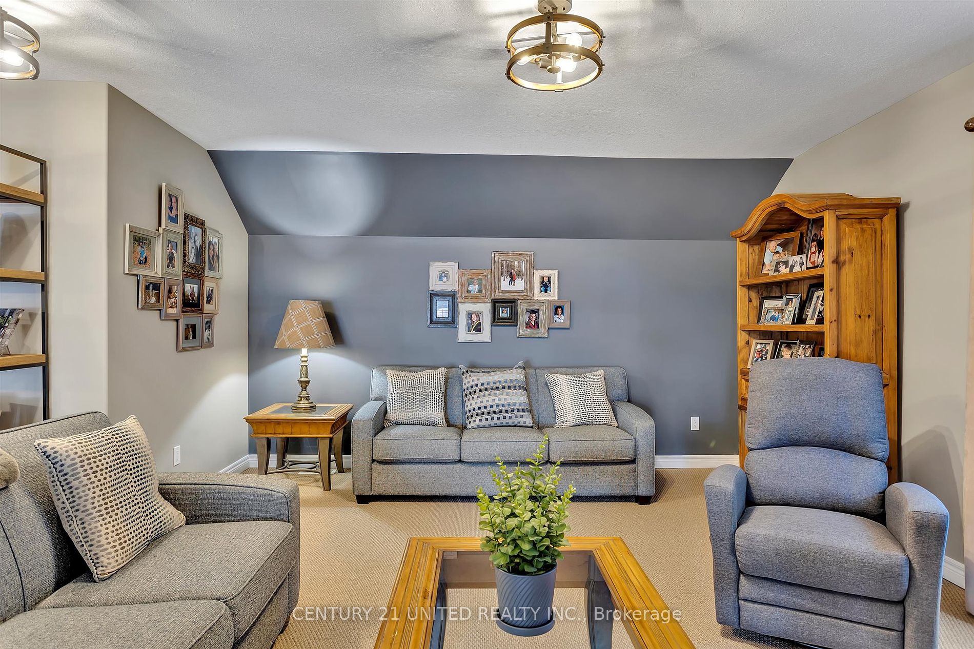 15 Brackendale Trail