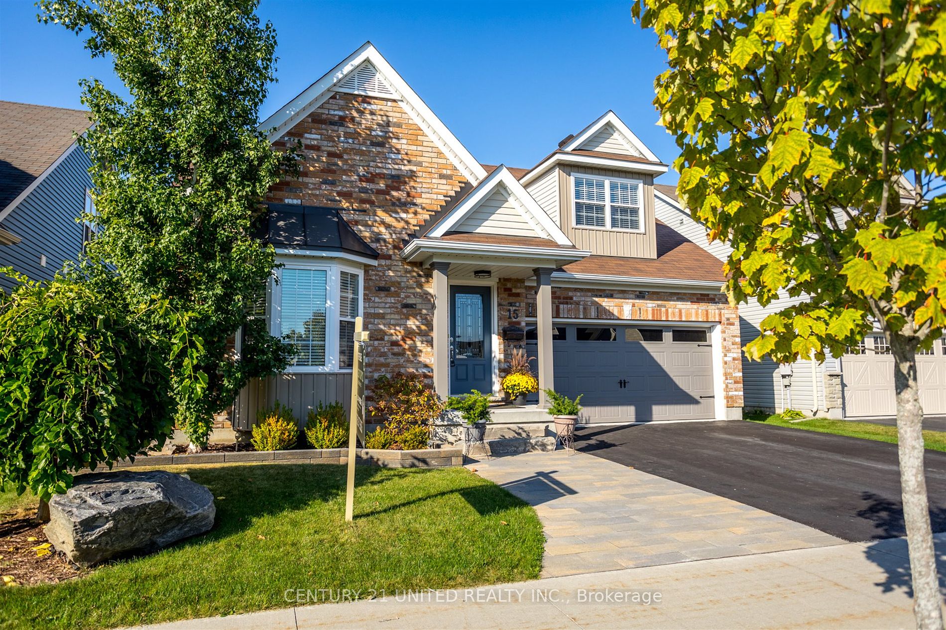 15 Brackendale Trail