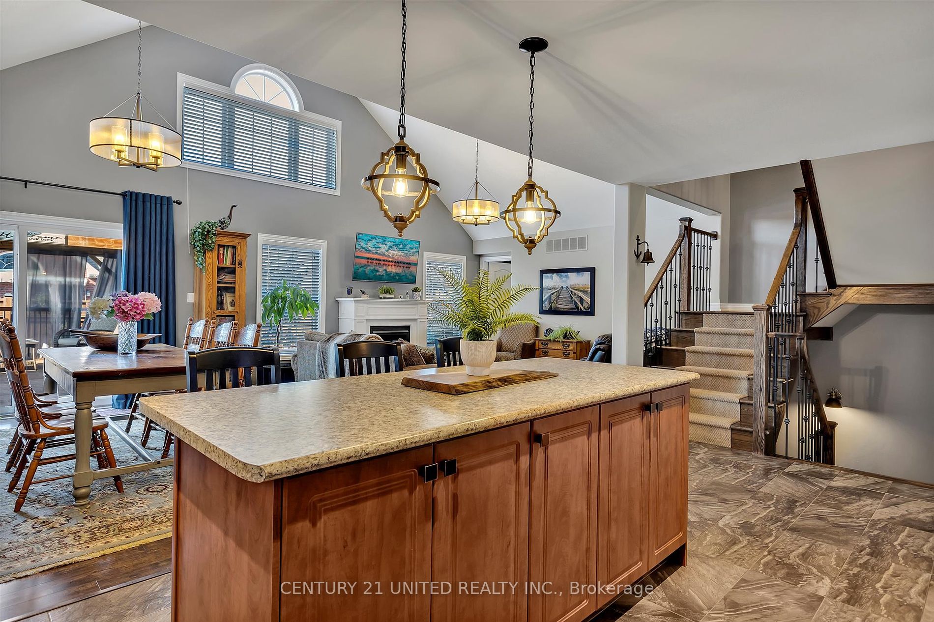 15 Brackendale Trail