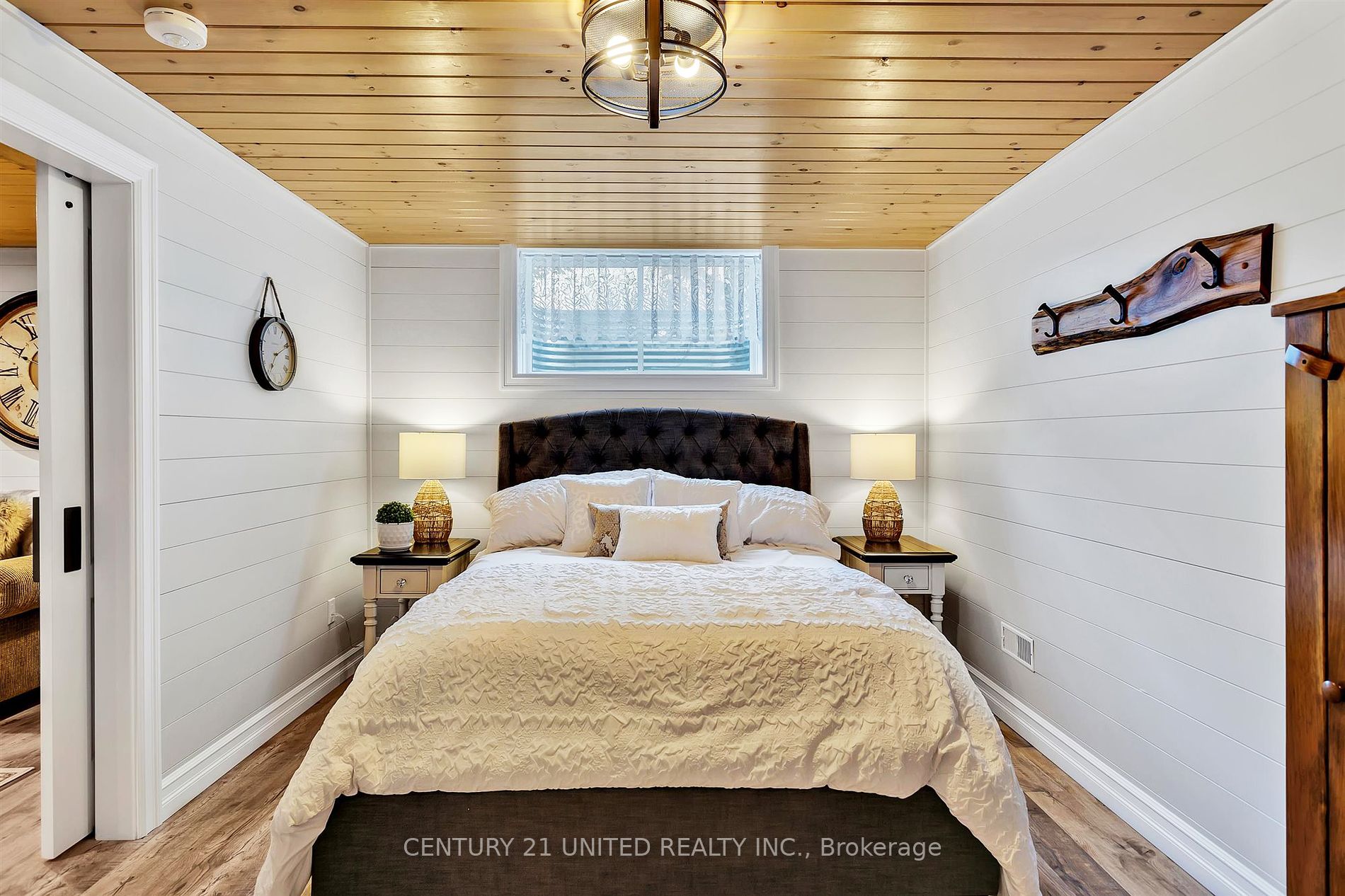 15 Brackendale Trail