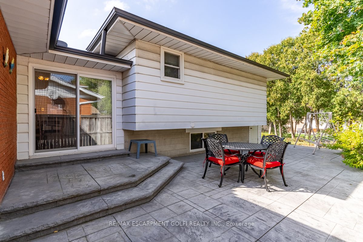 10 San Remo Dr